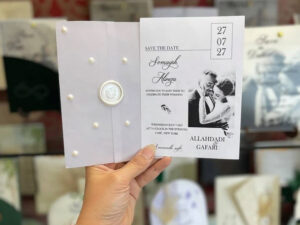 کارت عروسی کالکی عکس دار با مروارید و مهر سفید
