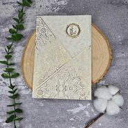 کارت عروسی اقتصادی کرم طلایی عمودی