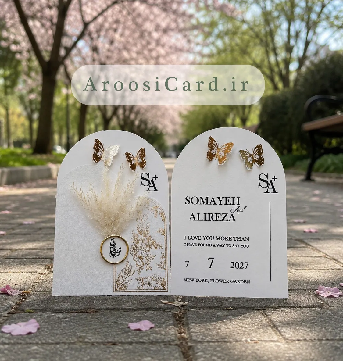 کارت عروسی کشویی طلاکوب با خوشه گل خشک، حلقه و پروانه طلایی کارت عروسی کشویی طلاکوب با گل خشک و پروانه طلایی