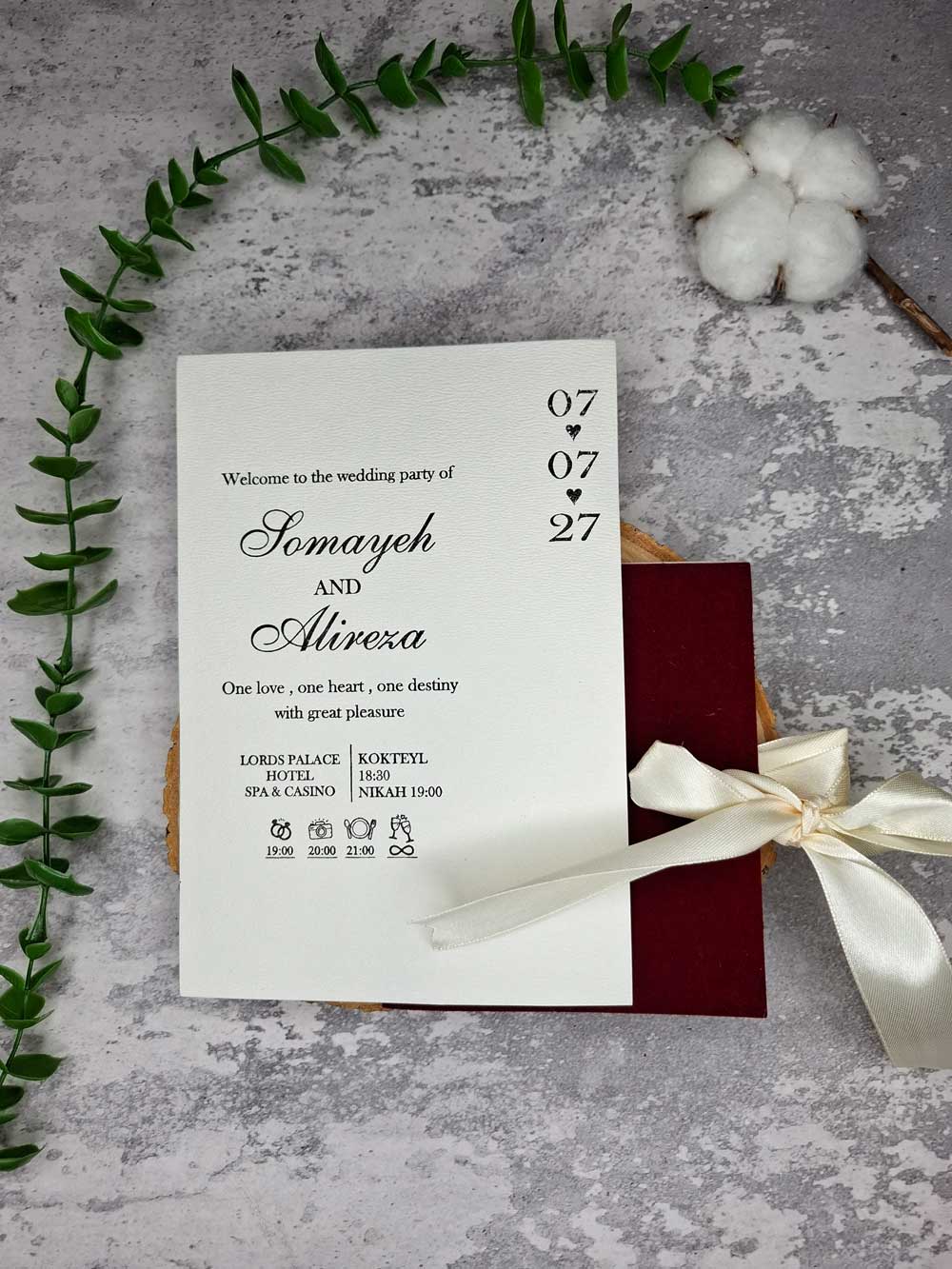 save-the-date-ribbon-minimal-wedding-card-i608-inside کارت عروسی روبانی مینیمال در سه رنگ سفید، زرشکی و سبز یشمی با روبان کرم رنگ در دست عروس