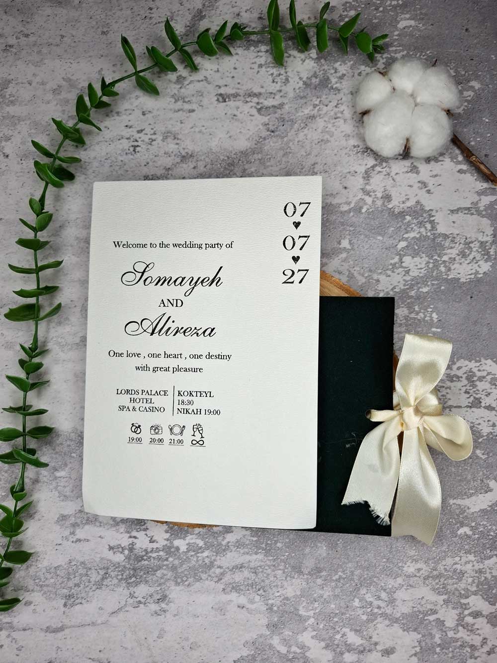 save-the-date-ribbon-minimal-wedding-card-i609-inside کارت عروسی روبانی مینیمال در سه رنگ سفید، زرشکی و سبز یشمی با روبان کرم رنگ در دست عروس
